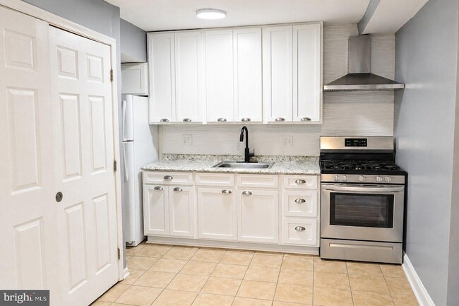 Photo - 63 Galveston Pl SW Unit B