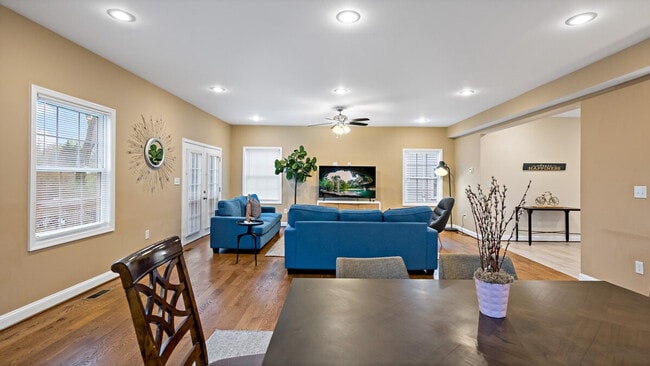 Photo - 800 S Washington St Unit ID1431387P