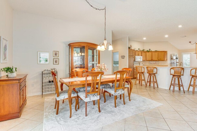 Photo - 684 Winifred Way Unit SI ID1386176P
