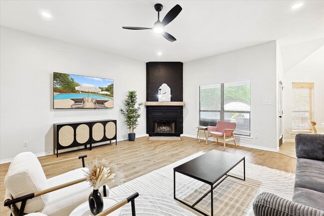 Photo - 111 Creekview Dr W Unit ID1056457P