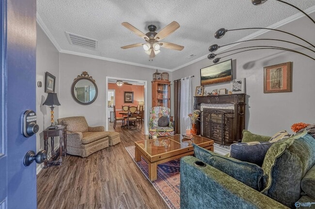 Photo - 1231 Oshaughnessy Ave NE