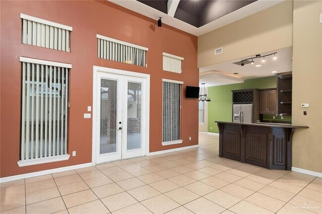 Photo - 1910 W 41st St