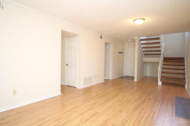 Photo - 2375 Sugartree Ave