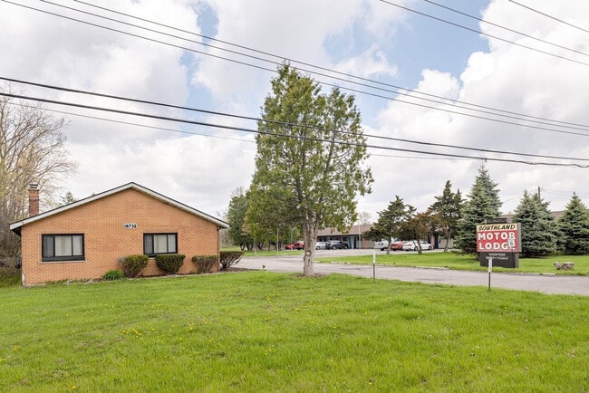 Building Photo - 18732 Dix Toledo Rd Unit ID1262256P