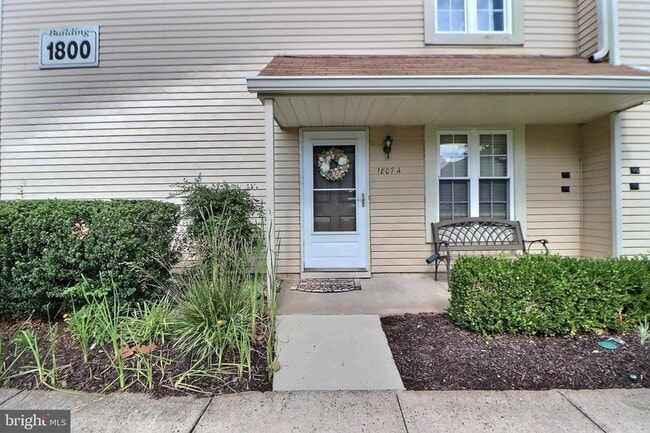 Building Photo - 1807A Sedgefield Dr Unit 1807A