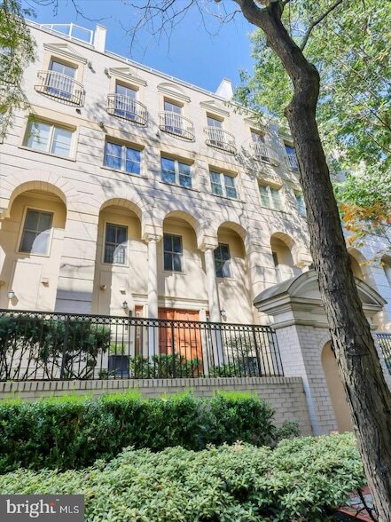 Photo - 1335 14th St N