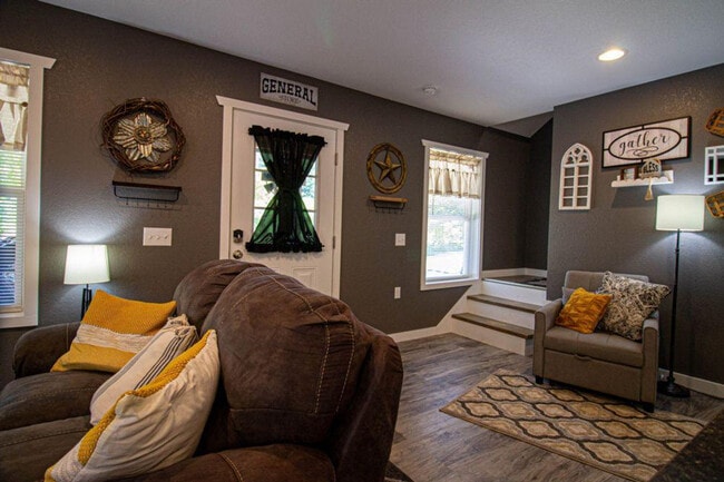 Building Photo - 644 Gladdens Creek Rd Unit ID1268185P