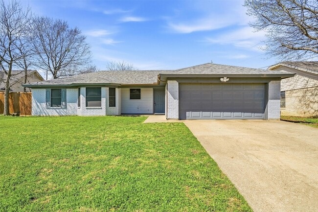 Photo - 416 Colonial Pl