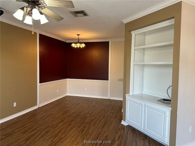 Photo - 219 Fraternity Row