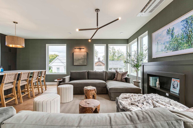 Building Photo - 1117 3rd Ave S Unit ID1366312P