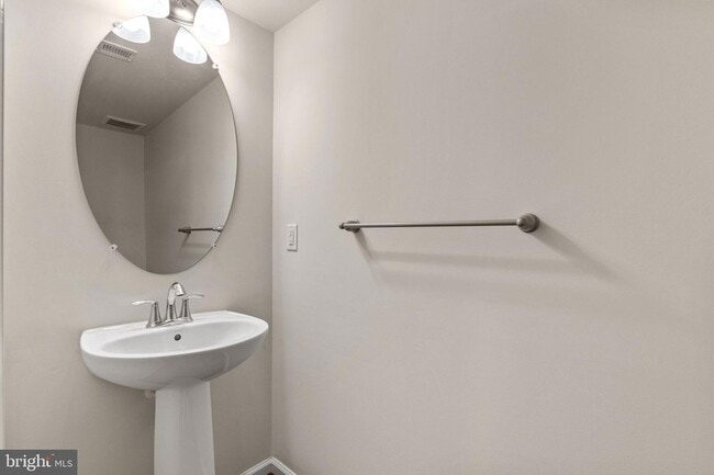 Photo - 5345 Tweeddale Pl