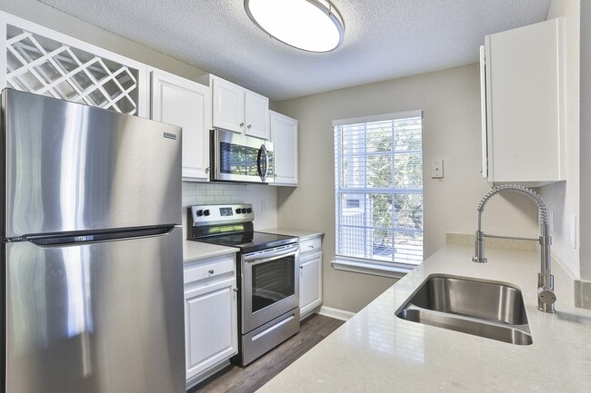 Photo - Crestmont at Thornblade Apartments
