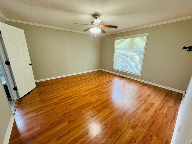 Photo - 449 Sanders Ln