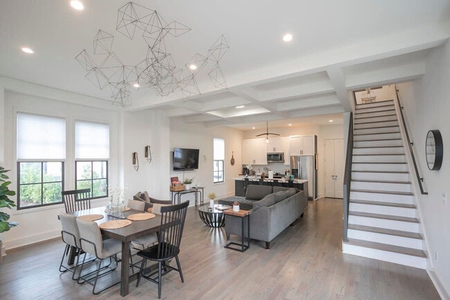 Photo - 119 E Fowlkes St Unit ID1312407P