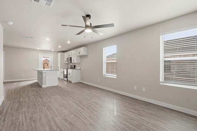 Photo - 434 Elmont St