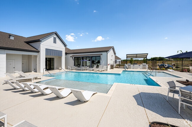 Swimming Pool - Sweetwater Point Cottages