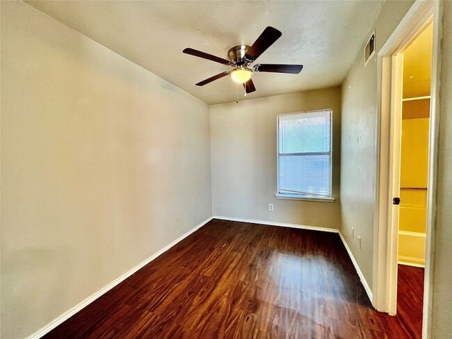 Photo - 2526 W Prairie St Unit 204