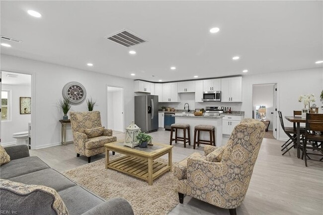 Building Photo - 13648 Track Ln