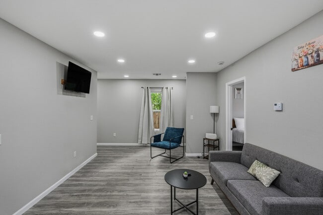 Photo - 2306 E Houston St Unit ID1335131P