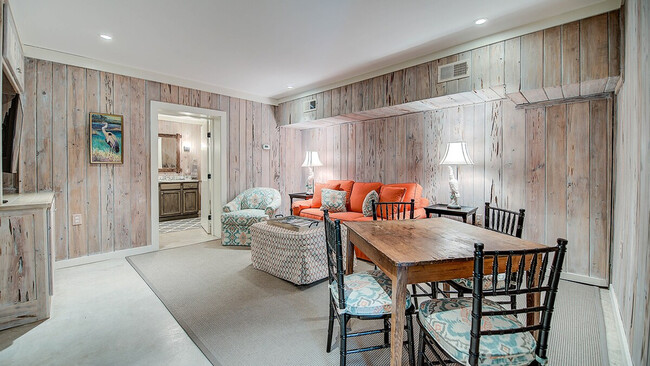 Building Photo - 38 Leeward Ct Unit ID1253397P