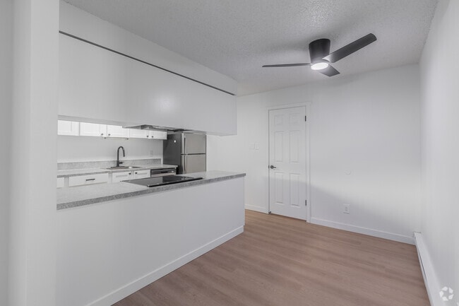 2BR, 1BA 984SF - Dining Area - Firwood Station