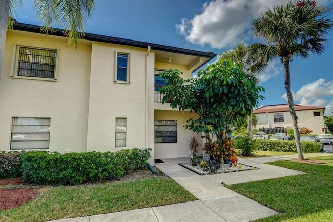 Photo - 7911 Eastlake Dr Unit H