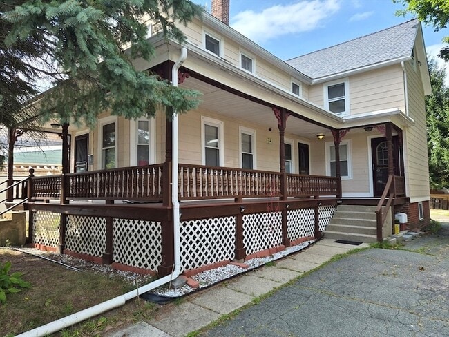 Building Photo - 143 Chestnut St Unit 1