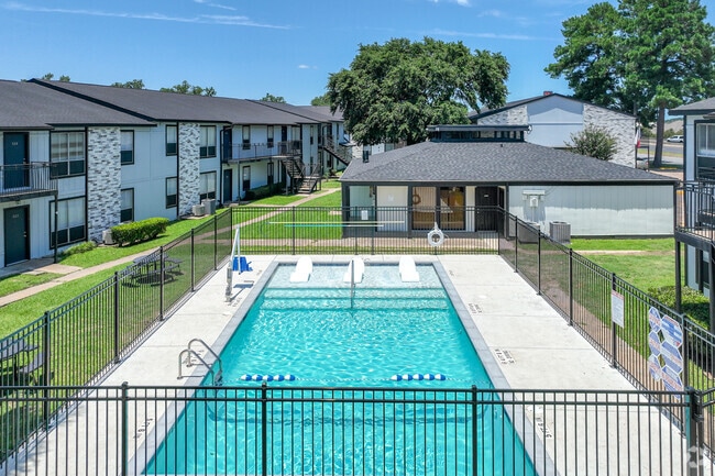 Swimming Pool - Sagewood Villas