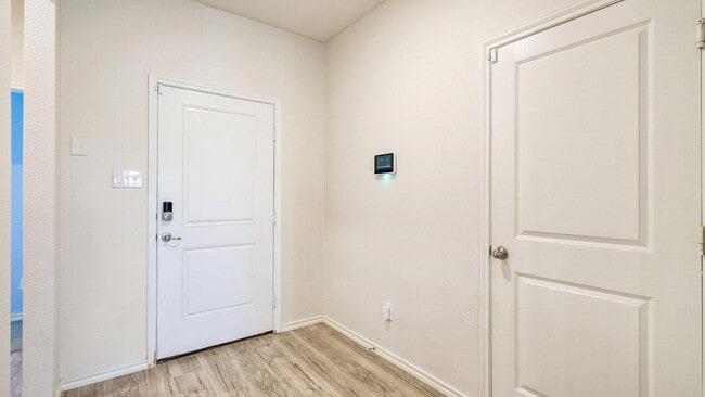 Photo - 315 Pine Hollow Way