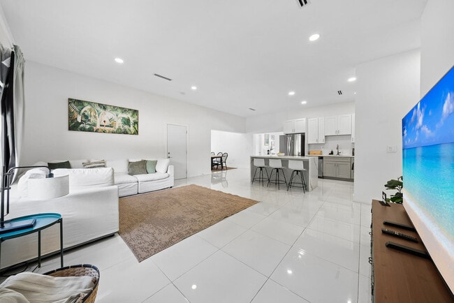 Photo - 4280 SW 13th Terrace Unit SI ID1623206P