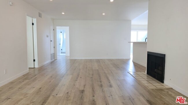 Photo - 1650 S Bentley Ave Unit 302