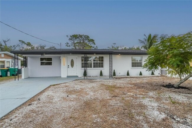 Photo - 985 Liberty St