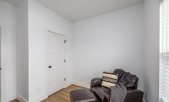 Photo - 923 N Blake Ave