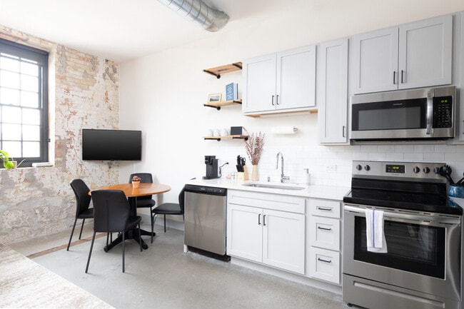 Photo - 1009 W Juneau Ave Unit ID1378999P