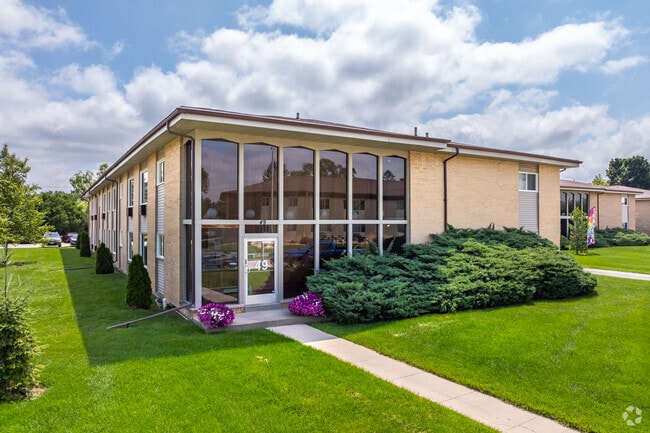 Building Photo - Lake Pointe Apartment Homes
