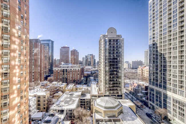 Photo - 1 E Delaware Pl Unit FL8-ID1358