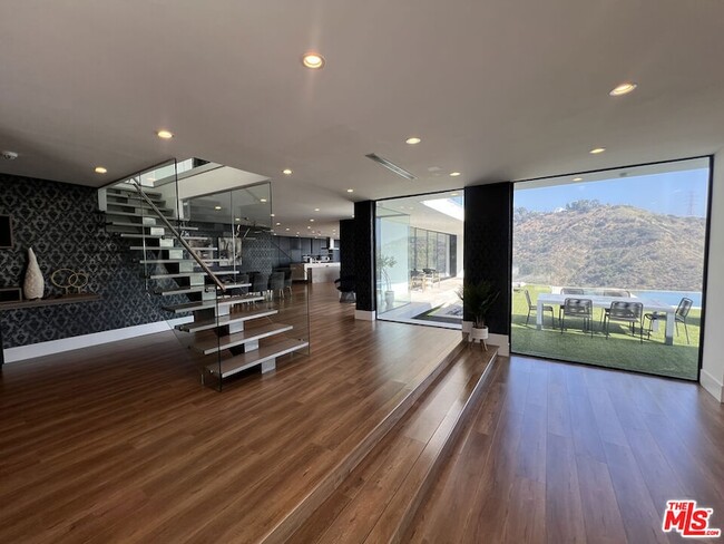 Photo - 2110 Hercules Dr