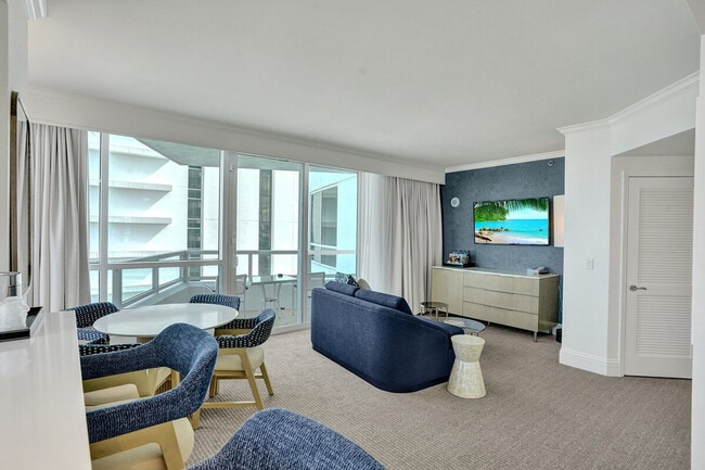 Building Photo - 4441 Collins Ave Unit SI ID1540555P