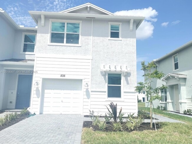 Photo - 535 Rivergrass St