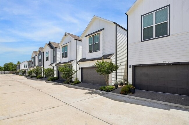 Photo - 5914 Haring Ln