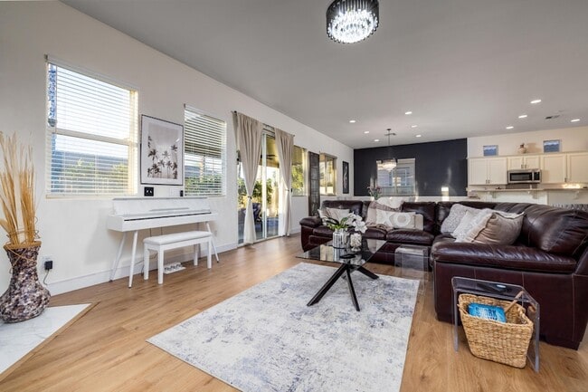 Photo - 49527 Wayne St