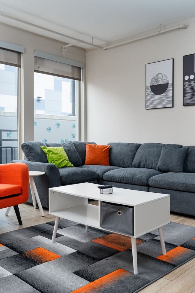 Building Photo - 515 E Market St Unit ID1228646P