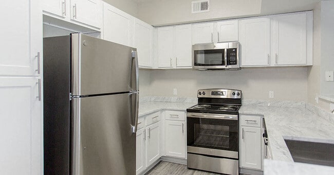 Photo - Willow Lake Apartments