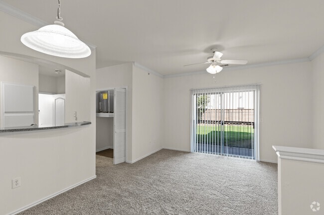 1BR, 1BA - 659SF - A1 - Living Room - Kensington Park