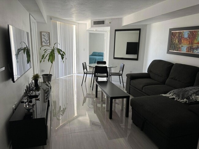 Photo - 102 SW 6th Ave Unit 206