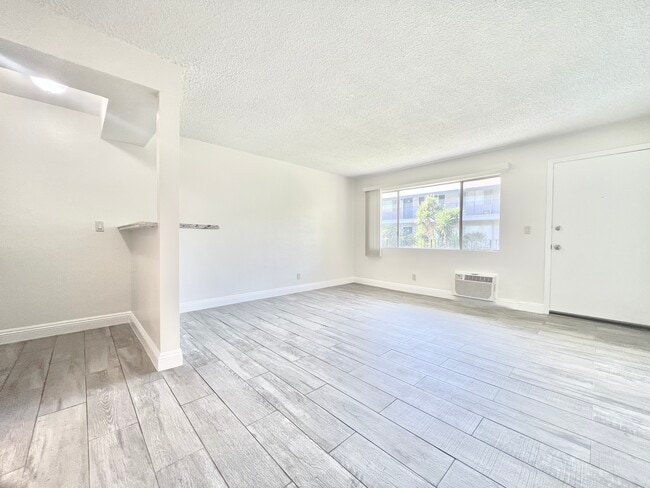 Photo - Lexington Courtyard