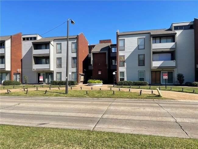 Building Photo - 1161 Lake Ave Unit 222