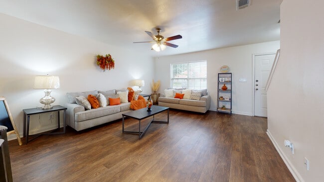 LIving Room - Retreat at Texas City