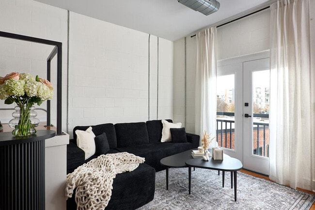 Building Photo - 403 E 33rd St Unit ID1353814P