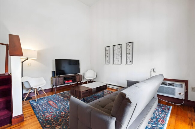 Photo - 402 W Dayton St Unit ID1404530P